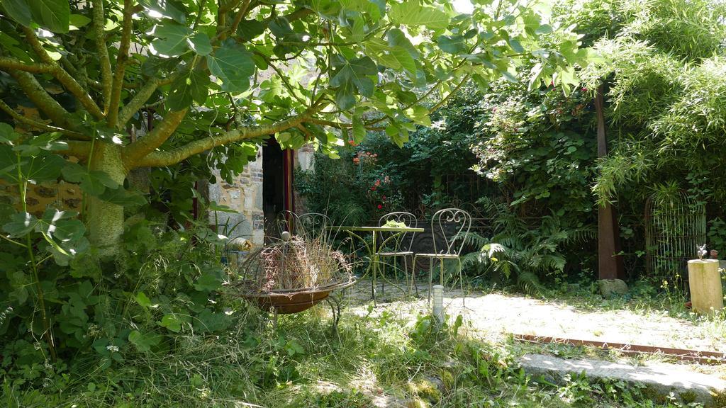 La Cage Aux Oiseaux Bed & Breakfast La Lande-de-Goult Eksteriør bilde
