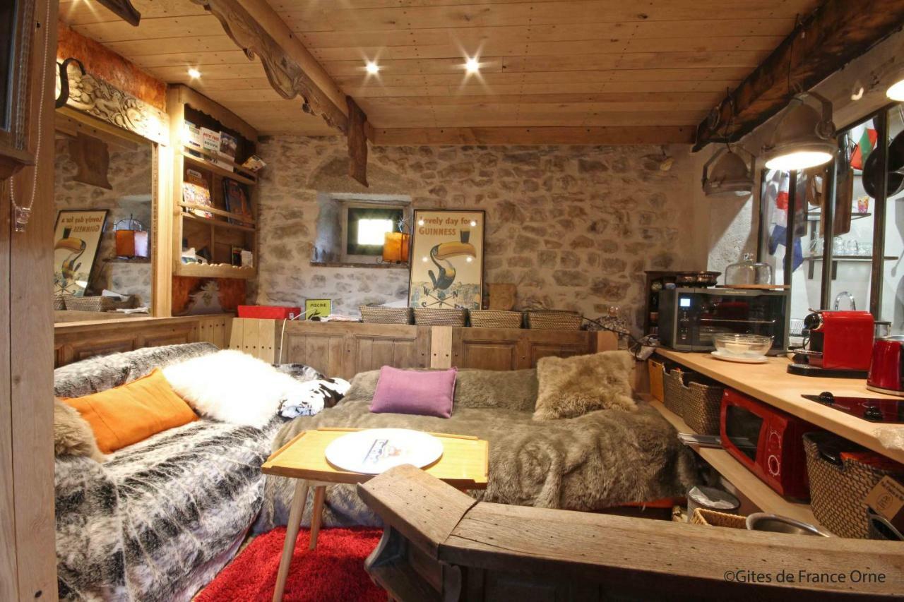 La Cage Aux Oiseaux Bed & Breakfast La Lande-de-Goult Eksteriør bilde